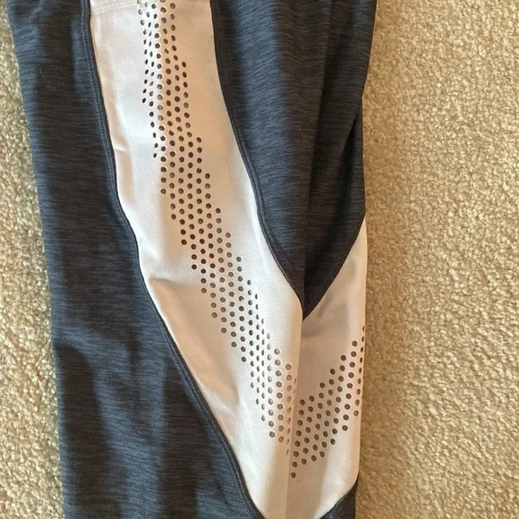 VS pink brand size medium ultimate leggings Excellent condition - Picture 6 of 10